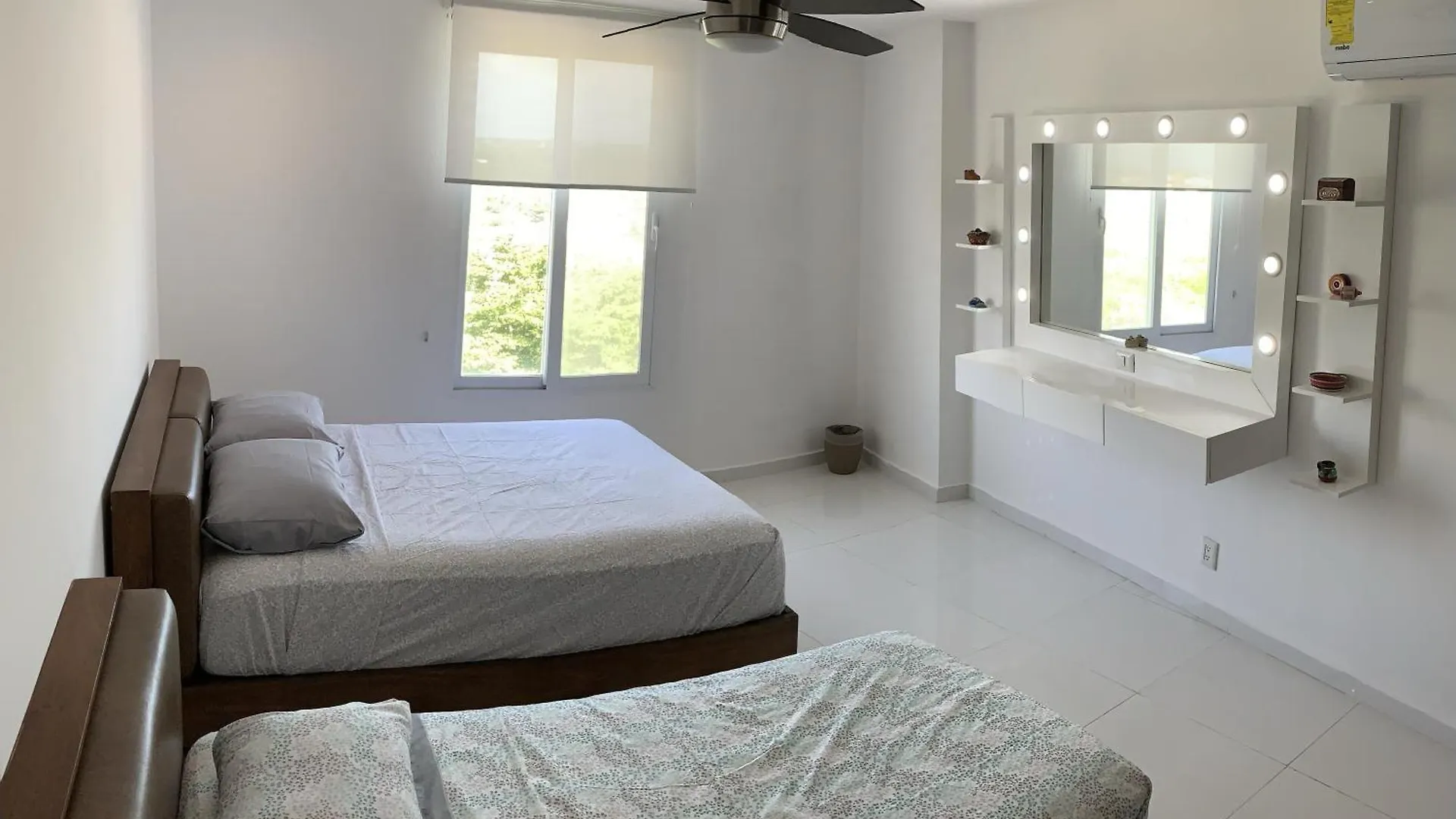 Well Equipped Condo With Splendid Sea View Cancun Apartment