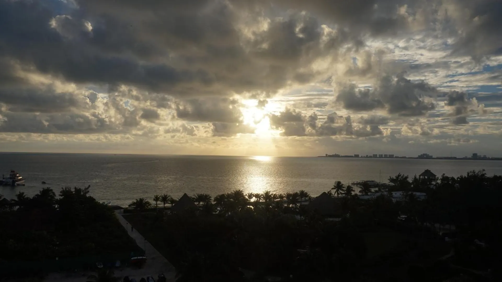 Well Equipped Condo With Splendid Sea View Cancun